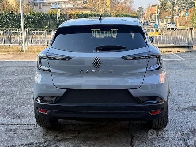 Nuova Renault Captur Techno 101 CV (74 kW) 2025 Grigio SUV