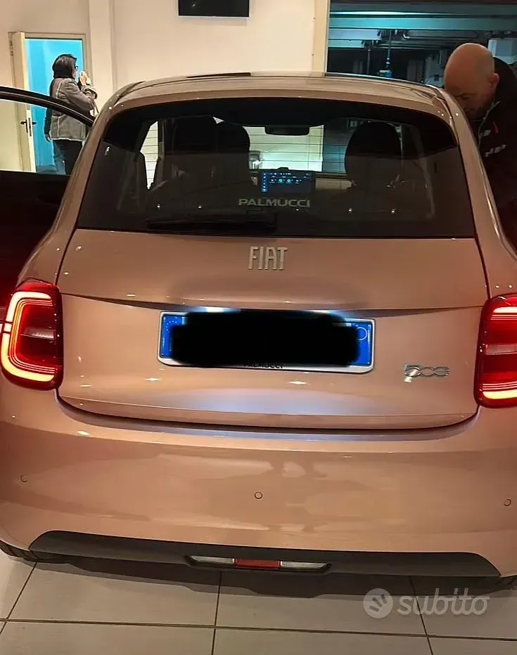 Usata Fiat 500e 80 kW (109 CV) 2024 Oro Utilitaria