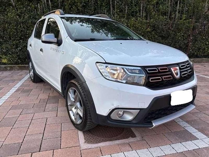 Usata Dacia Sandero Ambiance 84 CV (61 kW) 2013 Berlina