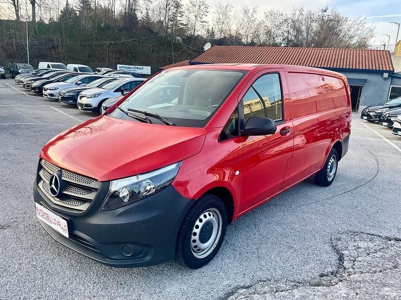 Usata Mercedes Vito 114 CV (83 kW) 2017 Rosso Furgone