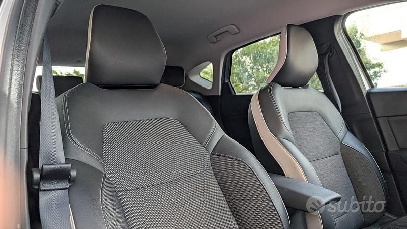 Usata Renault Captur 101 CV (74 kW) 2020 Grigio SUV