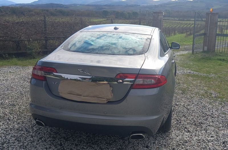 Usata Jaguar XF 207 CV (152 kW) 2011 Grigio Berlina