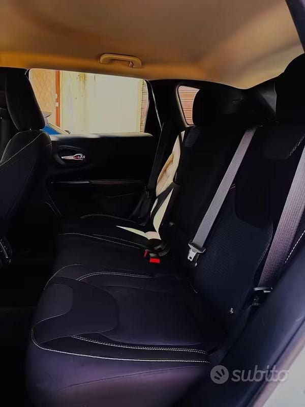Occasion Jeep Cherokee 185 ch (136 kW) 2016 Blanc SUV