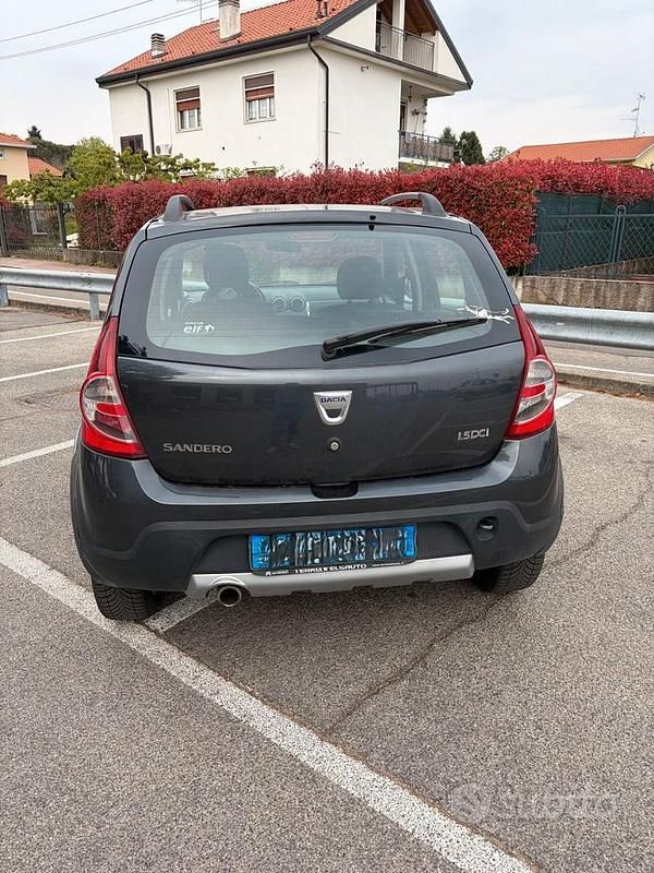 Usata Dacia Sandero Stepway 90 CV (66 kW) 2011 Grigio Berlina