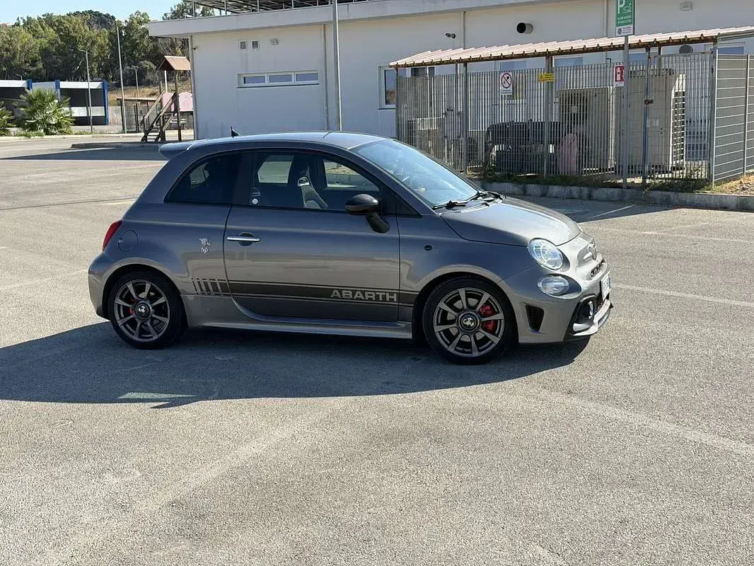 Usata Abarth 595 145 CV (106 kW) 2018 Grigio Utilitaria