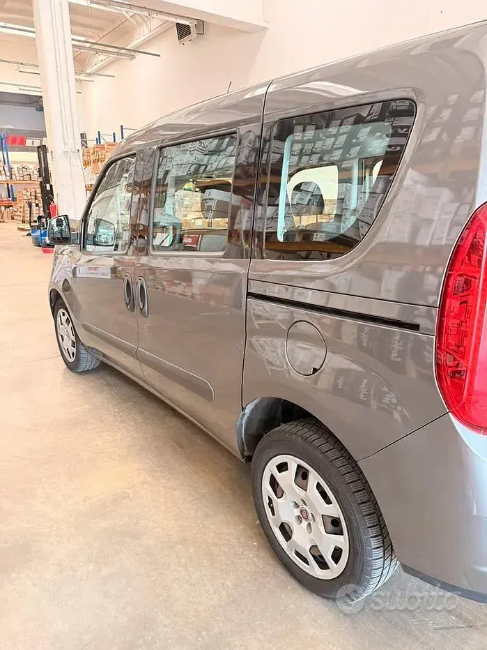 Usata Fiat Doblò 95 CV (69 kW) 2017 Grigio Monovolume