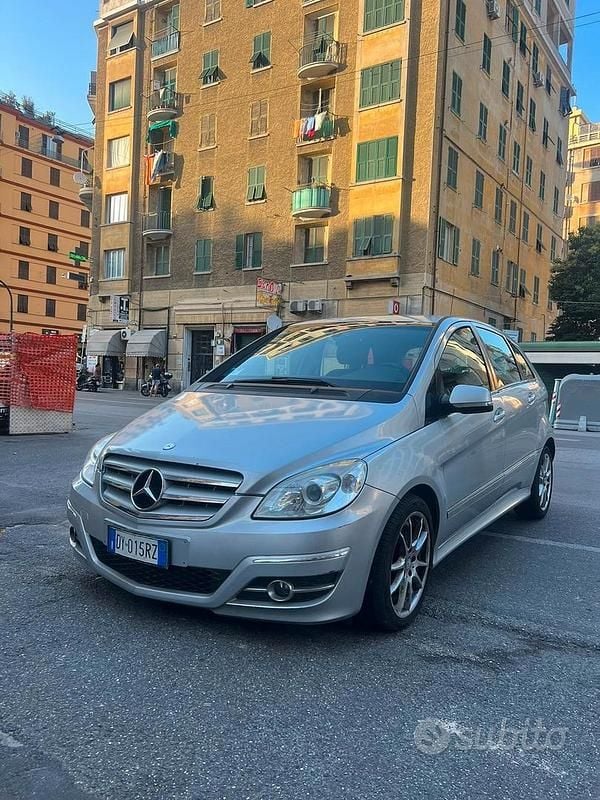 Usata Mercedes B180 109 CV (80 kW) 2009 Grigio Monovolume