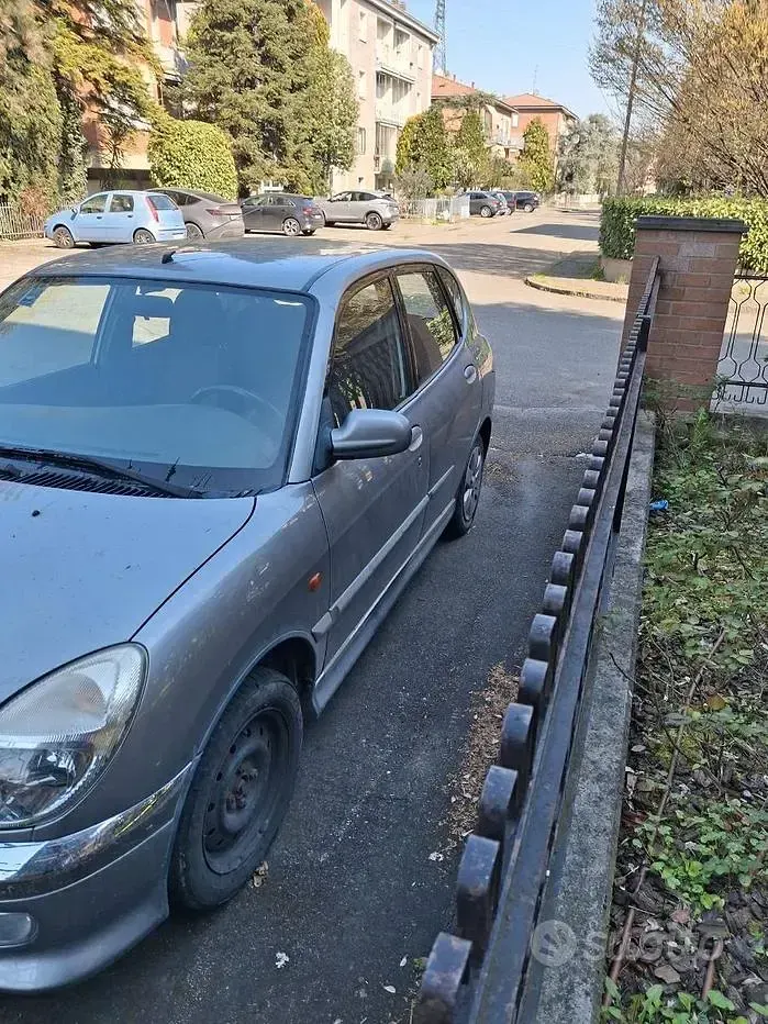 Usata Daihatsu Sirion 102 CV (75 kW) 2004 Grigio Utilitaria