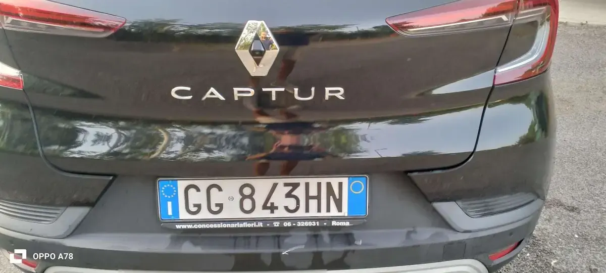 Usata Renault Captur Zen 101 CV (74 kW) 2021 Nero SUV
