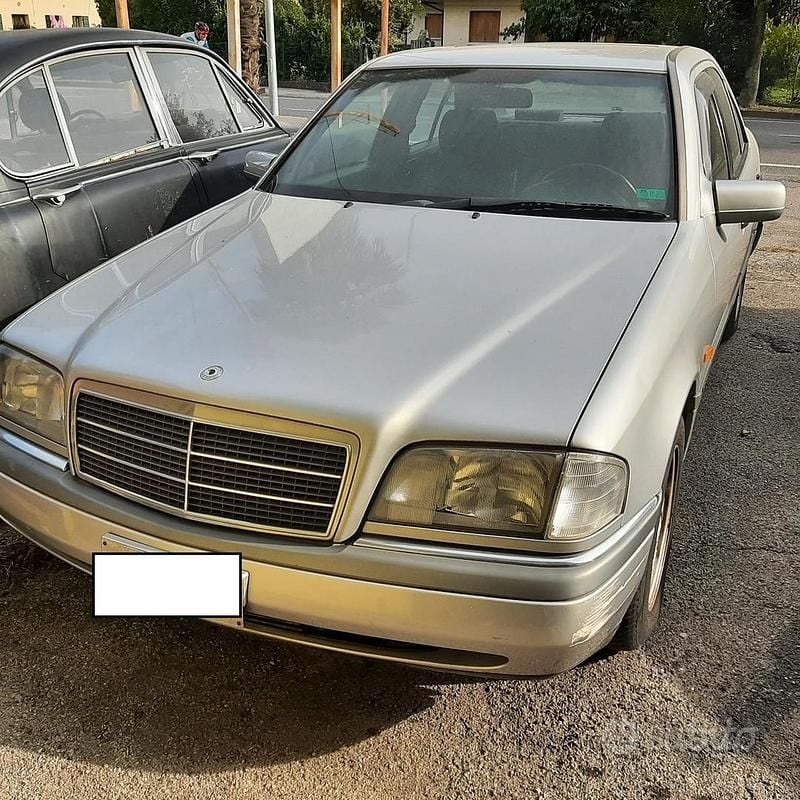 Usata Mercedes C180 122 CV (89 kW) 1993 Grigio Berlina