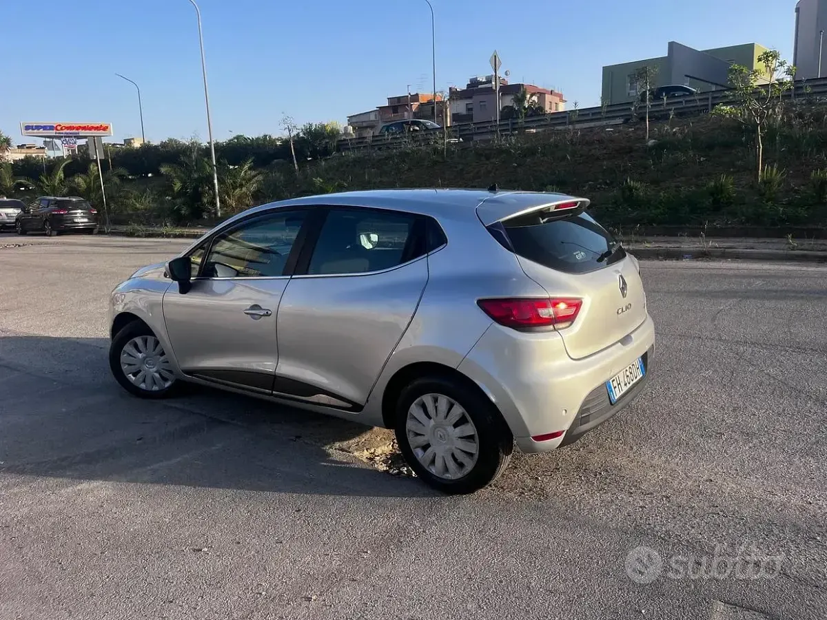 Second-hand Renault Clio IV 75 CP (55 kW) 2017 Gri Berlinǎ