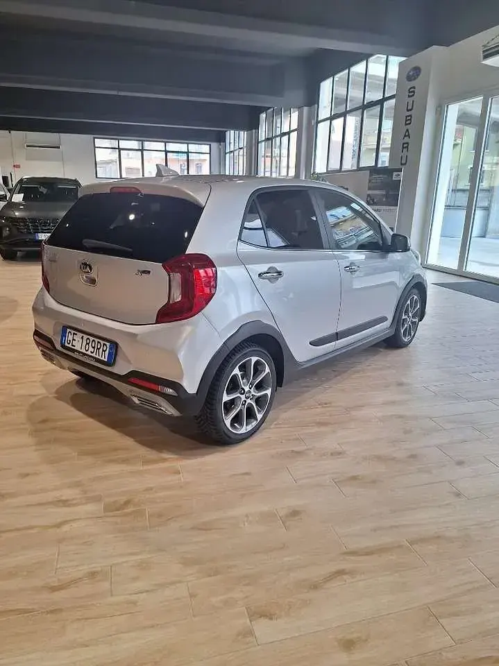 Usata Kia Picanto X-Line 99 CV (72 kW) 2021 Argento Utilitaria