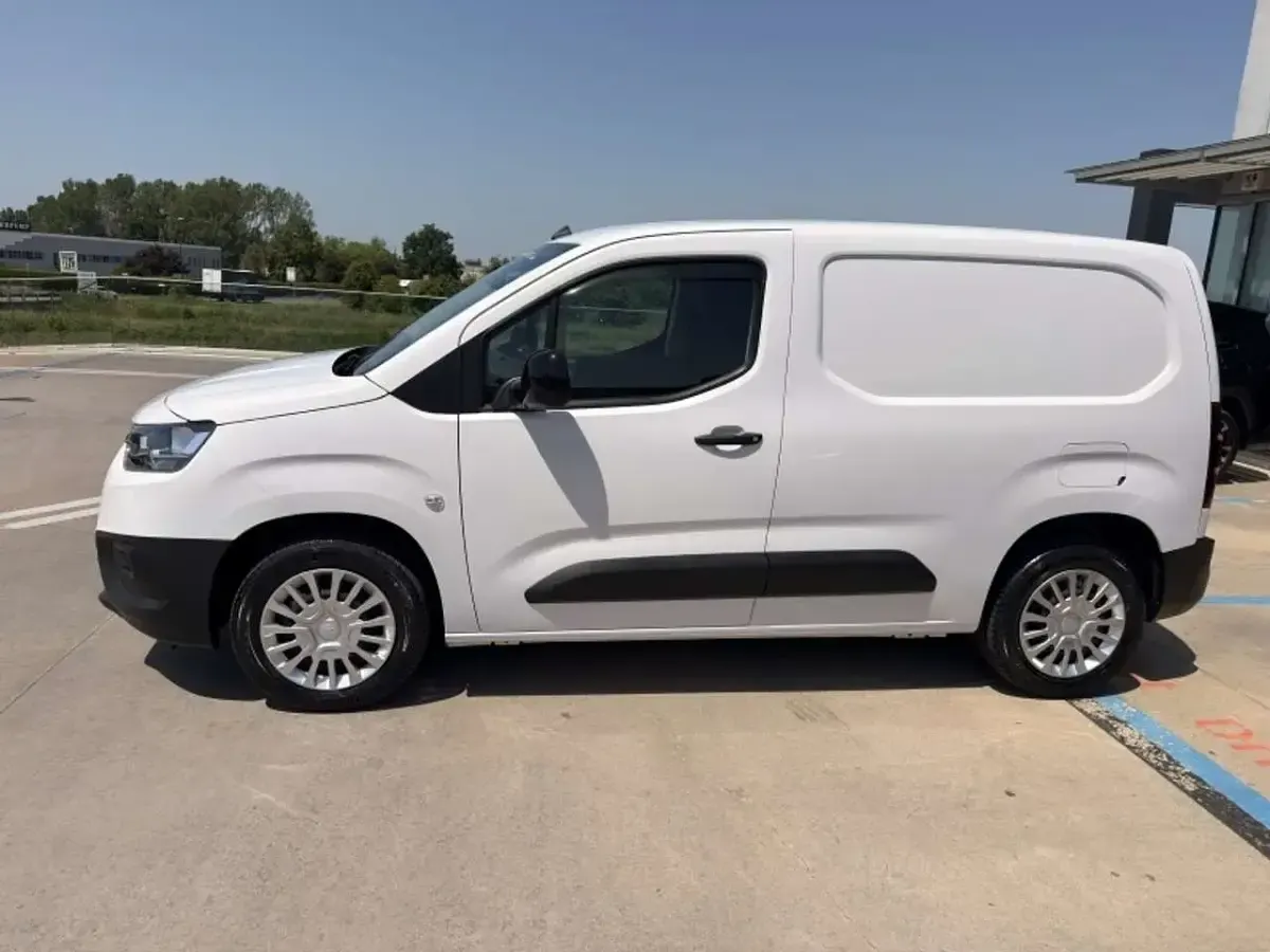 Nuova Toyota Proace City 101 CV (74 kW) 2025 White solid Monovolume