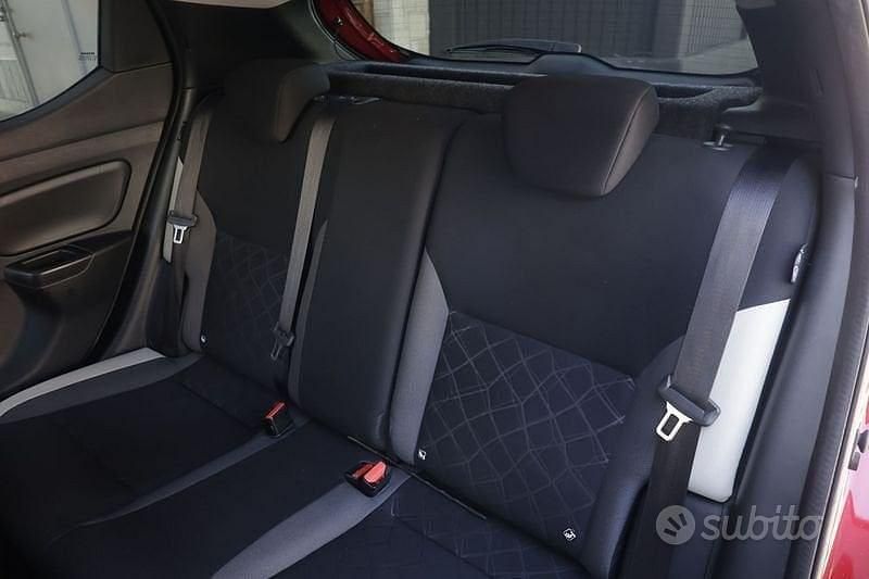 Begagnad Nissan Micra N-Connecta 90 HK (66 kW) 2018 Röd Halvkombi