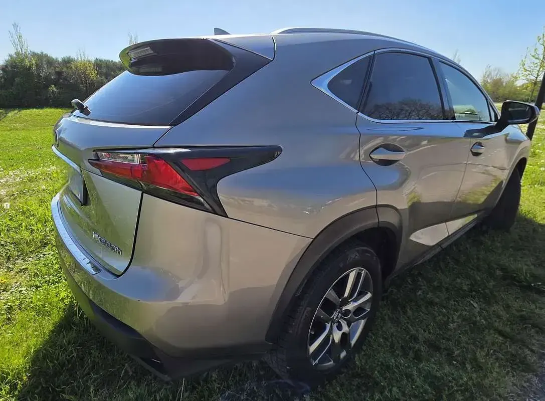 Usata Lexus NX300h 155 CV (114 kW) 2015 Argento SUV