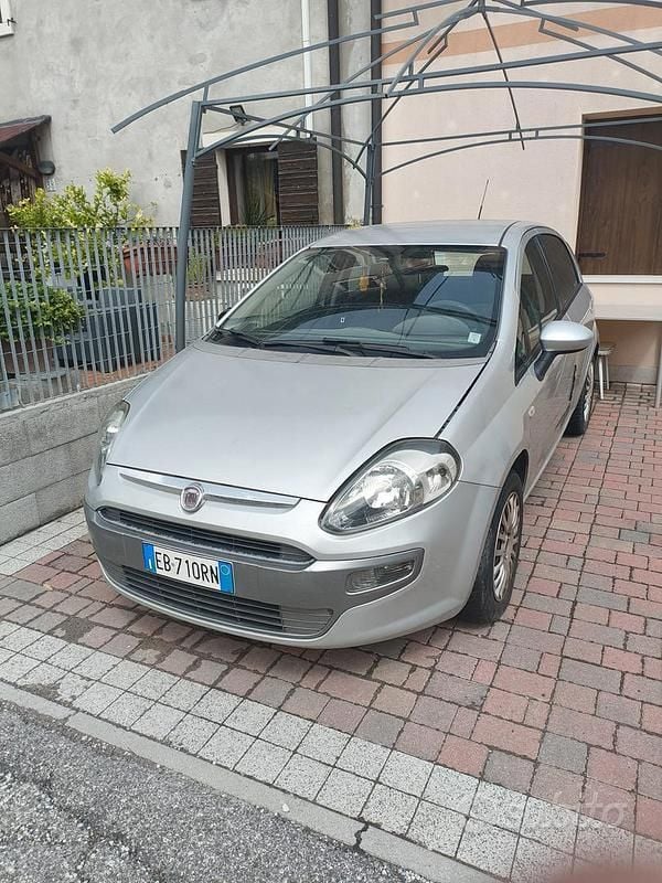 Usata Fiat Punto 60 CV (44 kW) 2010 Grigio Utilitaria