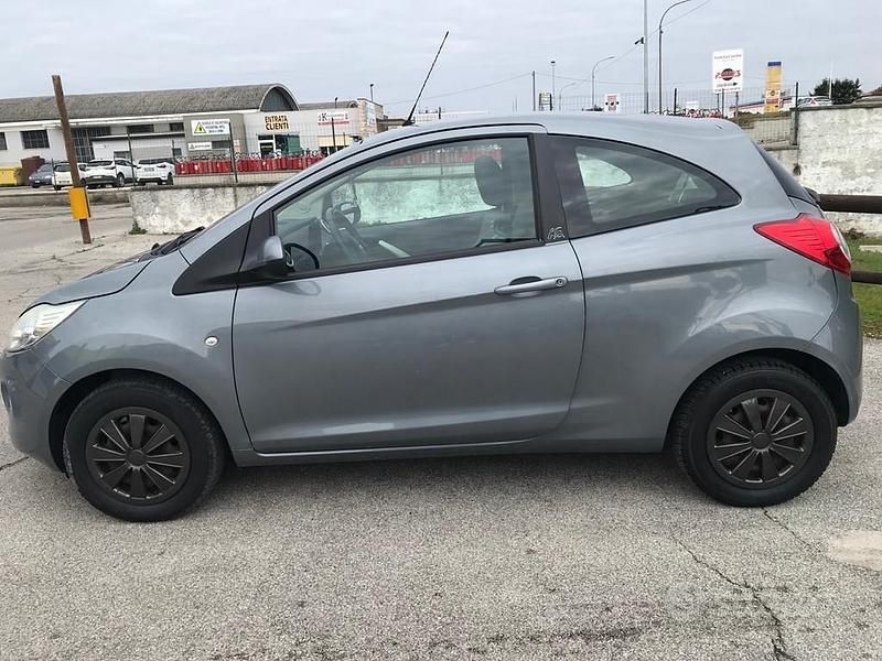 Usata Ford Ka 75 CV (55 kW) 2012 Grigio Utilitaria