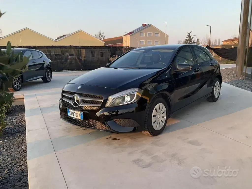 Usata Mercedes A160 Executive 90 CV (66 kW) 2014 Nero Utilitaria