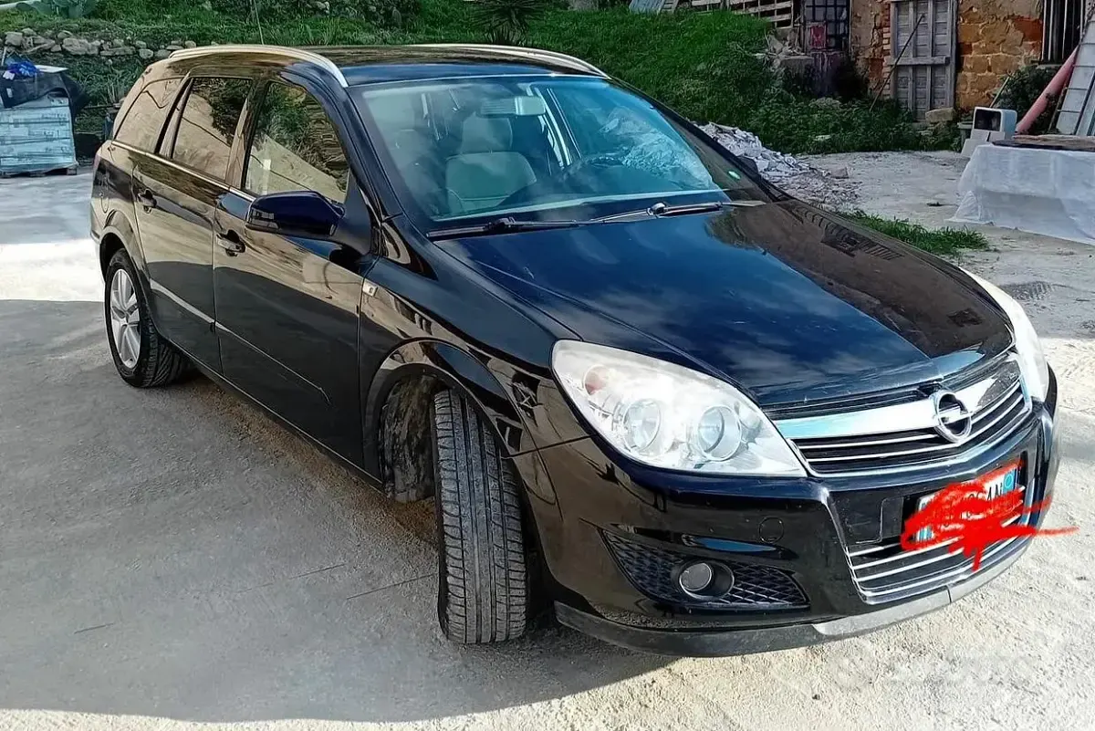 Usata Opel Astra 101 CV (74 kW) 2007 Nero Station wagon