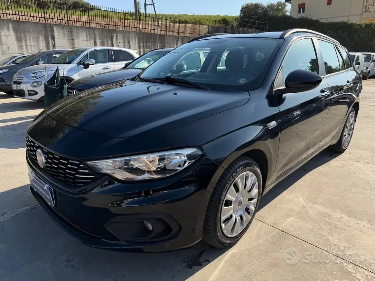 Usata Fiat Tipo Business 120 CV (88 kW) 2017 Nero Station wagon