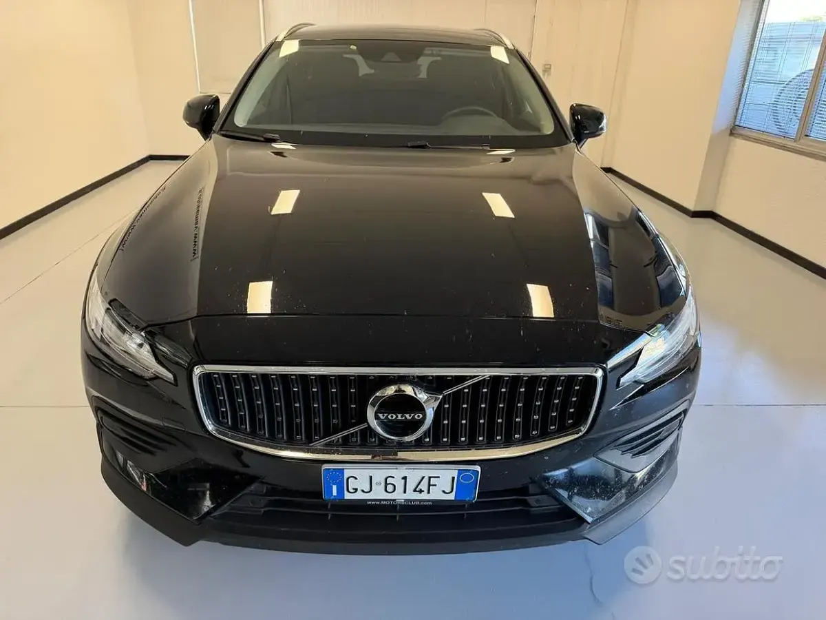 Usata Volvo V60 CC Plus 197 CV (144 kW) 2022 Nero Station wagon