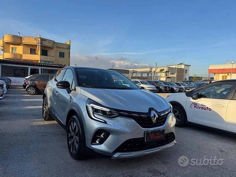 Usata Renault Captur Techno 91 CV (66 kW) 2024 Grigio SUV