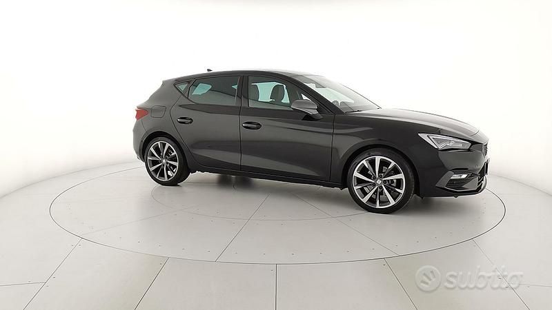 Usata Seat Leon FR 150 CV (110 kW) 2024 Nero Berlina