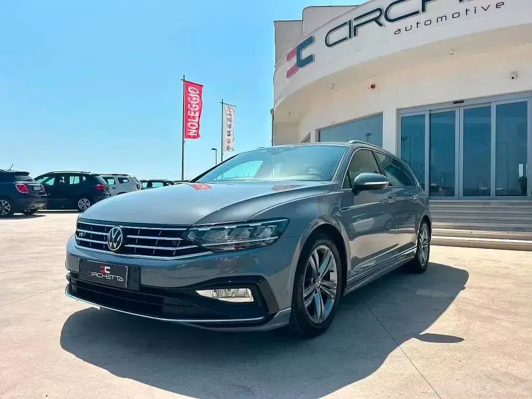 Usata VW Passat Business 150 CV (110 kW) 2023 Grigio Station wagon