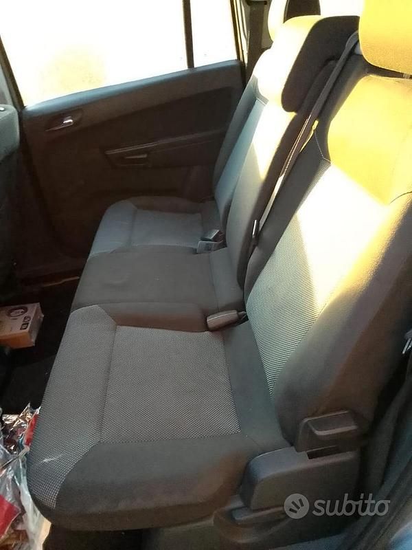 Usata Opel Zafira 150 CV (110 kW) 2010 Grigio Monovolume