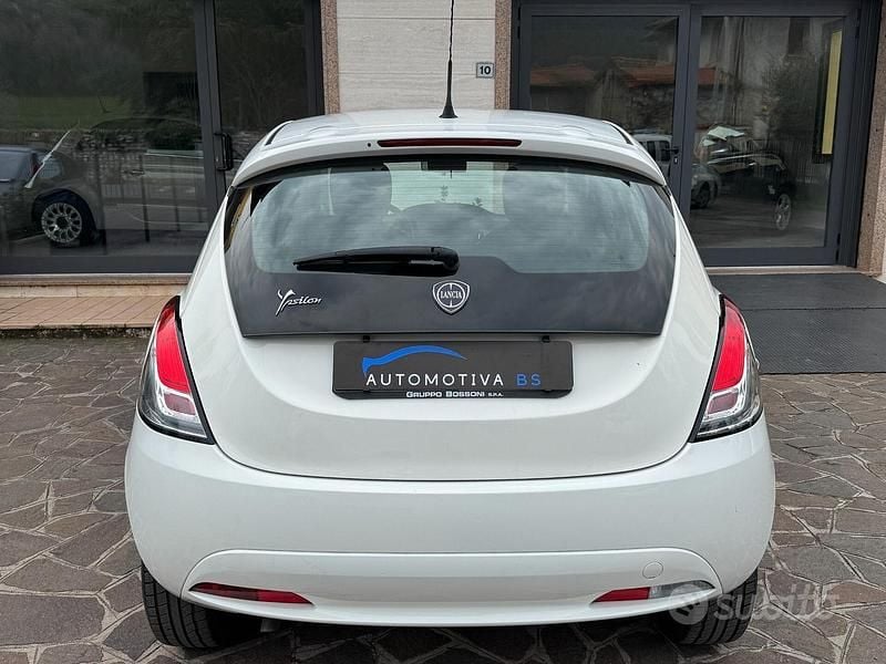 Usata Lancia Ypsilon Silver 69 CV (50 kW) 2016 Bianco Utilitaria
