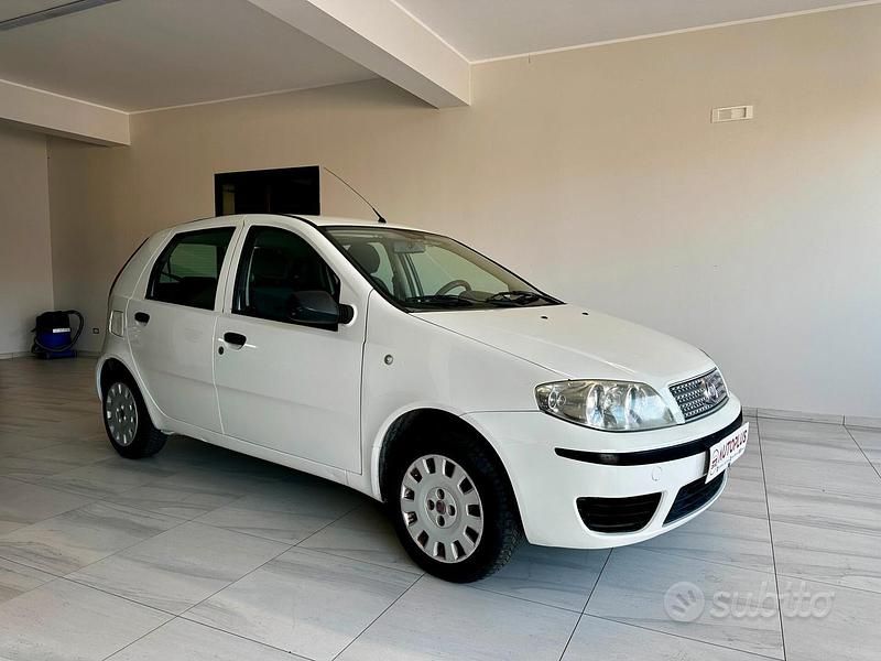 Usata Fiat Punto Active 59 CV (43 kW) 2010 Bianco Berlina