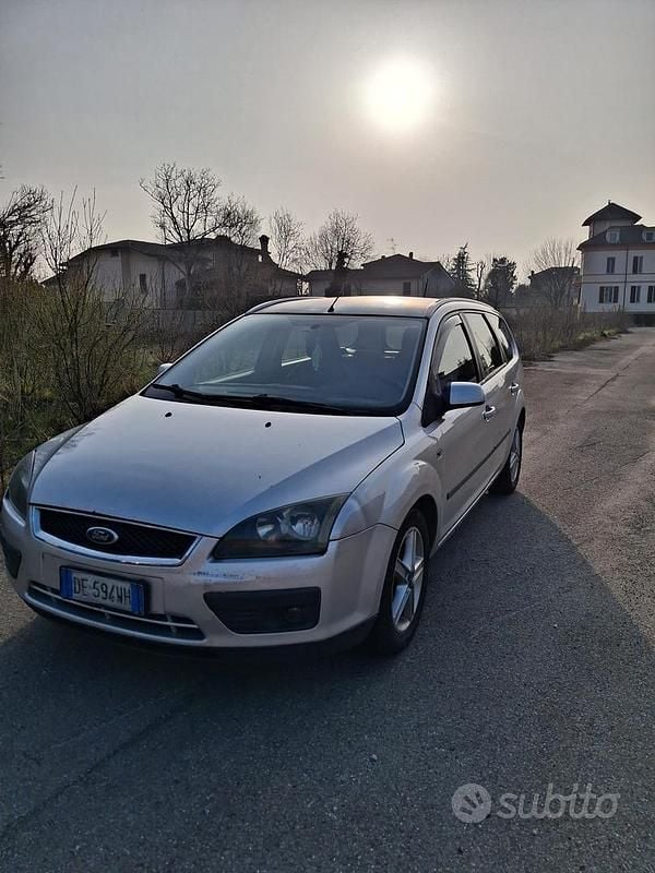 Usata Ford Focus 90 CV (66 kW) 2006 Grigio Station wagon