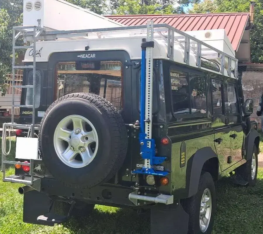 Usata Land Rover Defender SE 122 CV (89 kW) 2008 Verde Station wagon