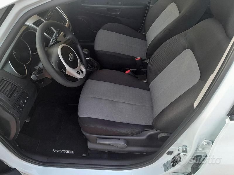 Usata Kia Venga 90 CV (66 kW) 2019 Bianco Utilitaria