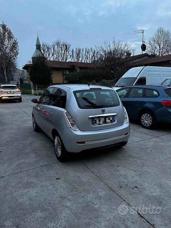 Usata Lancia Ypsilon 60 CV (44 kW) 2008 Grigio Utilitaria