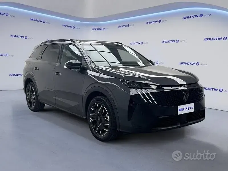 Usata Peugeot 5008 Allure 196 CV (144 kW) 2025 Grigio scuro SUV
