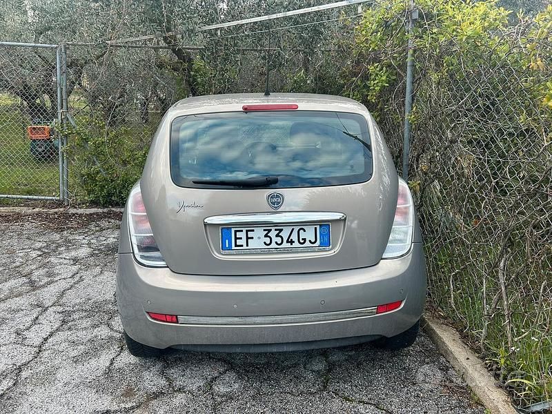 Usata Lancia Ypsilon 69 CV (50 kW) 2011 Grigio Utilitaria