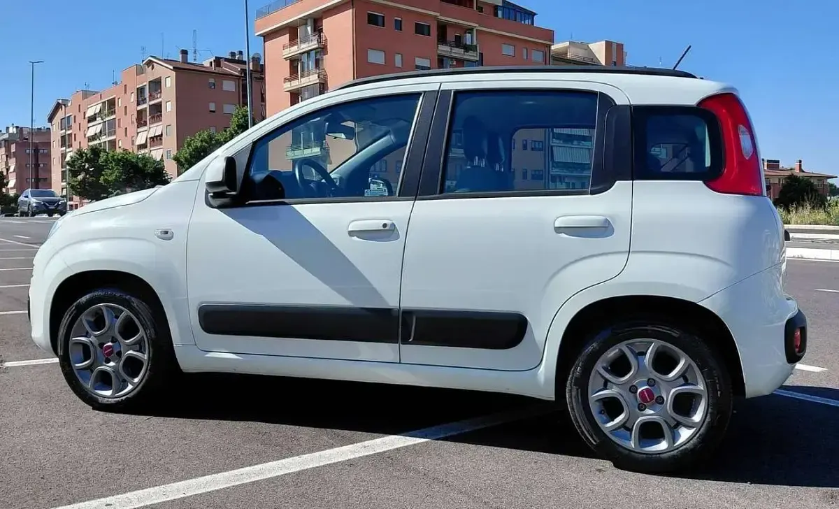 Usata Fiat Panda Lounge 69 CV (50 kW) 2016 Bianco Utilitaria