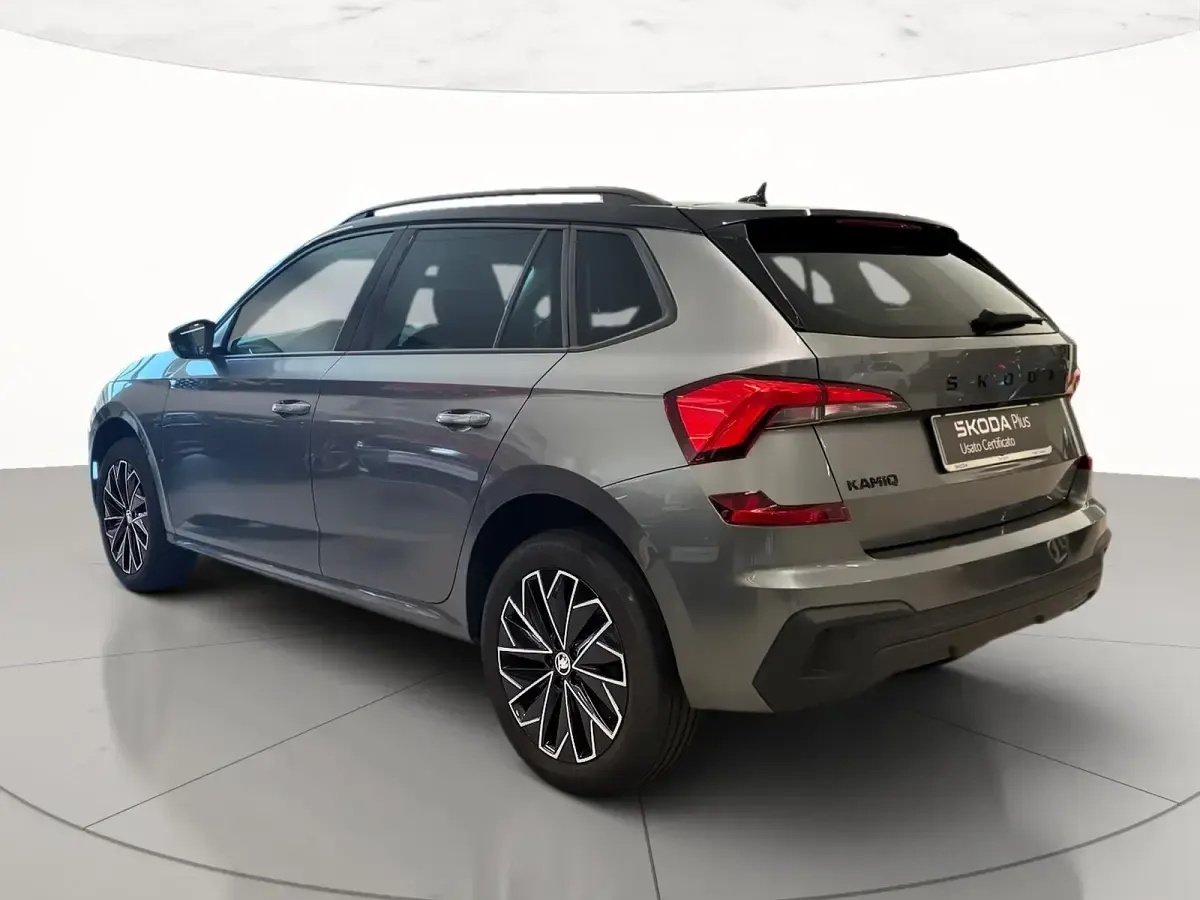 Usata Skoda Kamiq 115 CV (84 kW) 2024 Grigio graphite metallizzato nero tulipa SUV