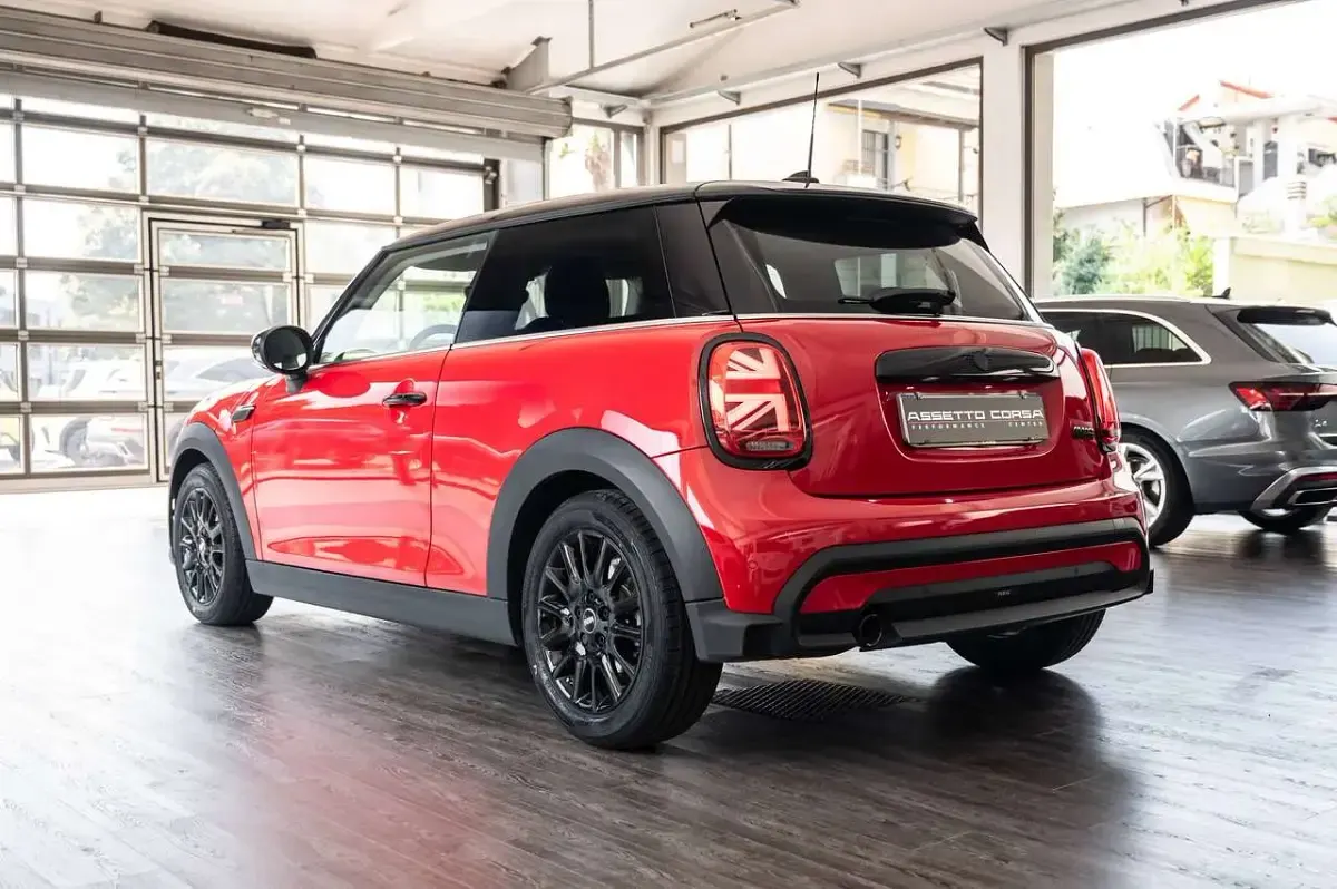 Usata Mini Cooper Premium 136 CV (100 kW) 2023 Rosso Utilitaria