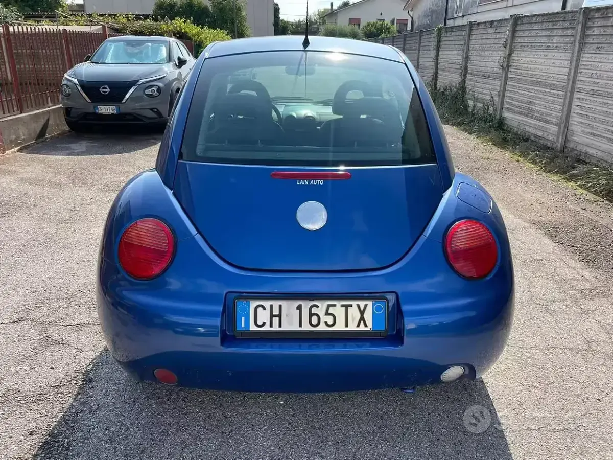 Begagnad VW New Beetle 101 HK (74 kW) 2003 Blå Halvkombi