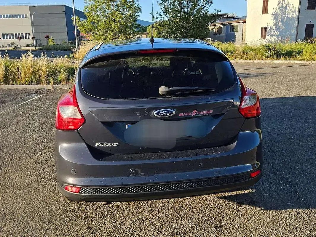 Usata Ford Focus Titanium 116 CV (85 kW) 2011 Grigio Berlina
