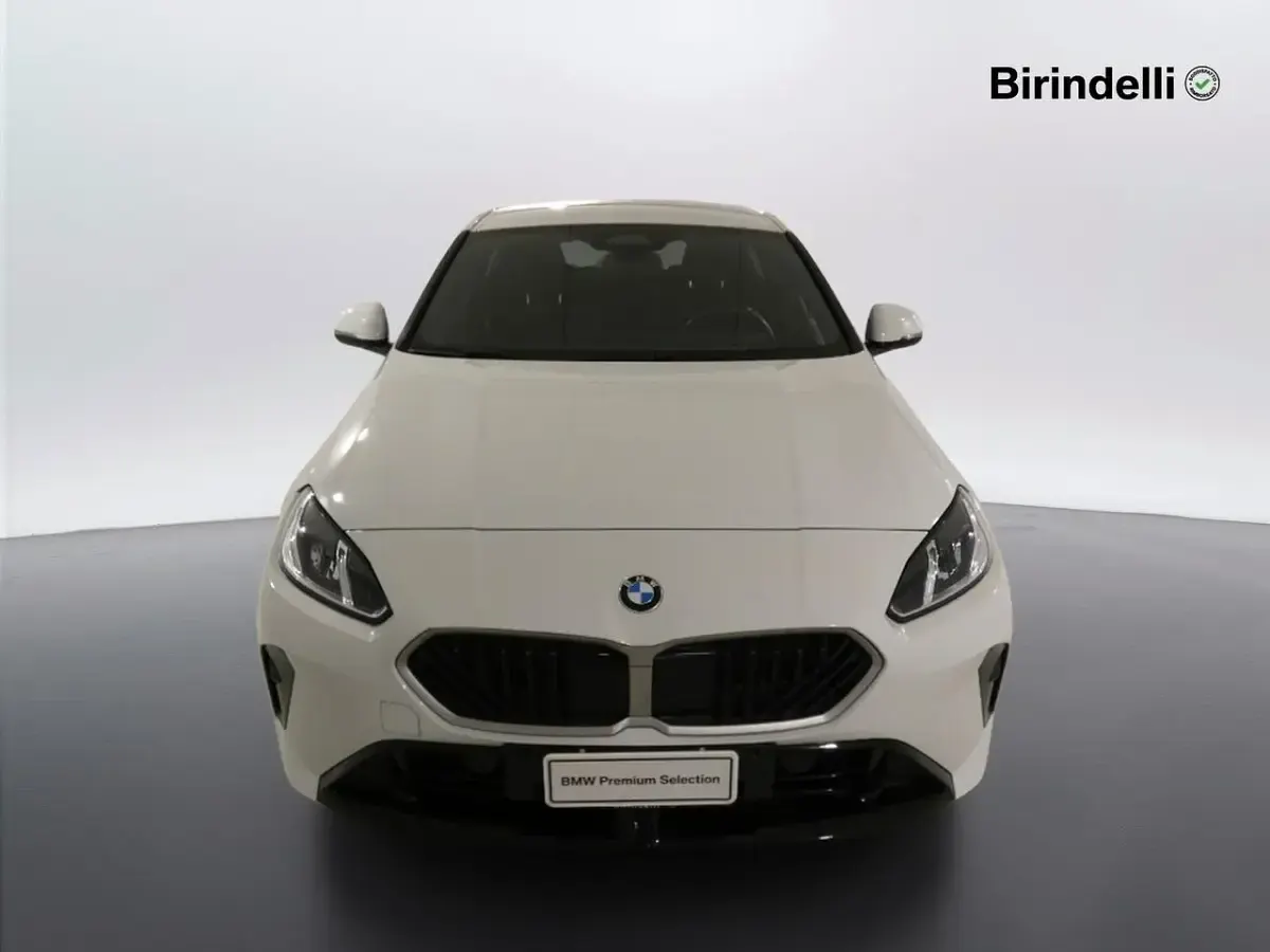 Usata BMW 118 M Sport 149 CV (109 kW) 2025 Alpin white pastello Utilitaria