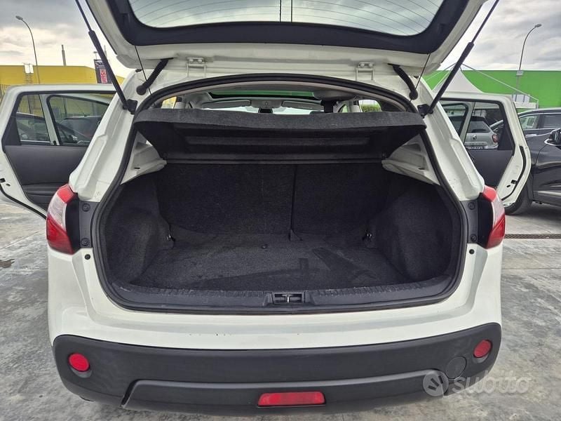 Usata Nissan Qashqai Tekna 110 CV (80 kW) 2014 Bianco SUV