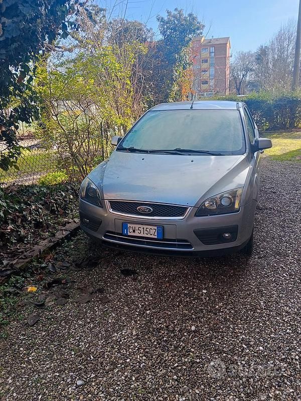 Usata Ford Focus 125 CV (91 kW) 2005 Blu Utilitaria