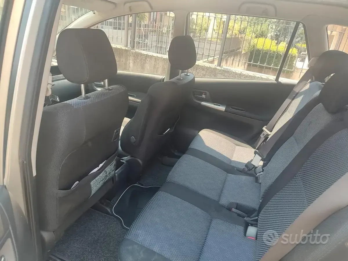 Usata Toyota Corolla 110 CV (80 kW) 2002 Monovolume