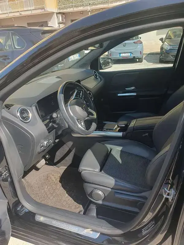 Usata Mercedes B180 116 CV (85 kW) 2022 Nero Utilitaria