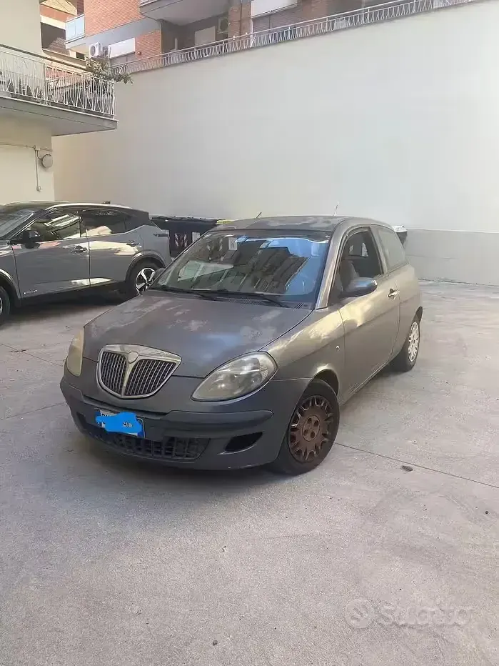 Usata Lancia Ypsilon 80 CV (58 kW) 2004 Bluazzurro Utilitaria