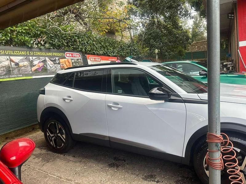 Usata Peugeot 2008 Allure 102 CV (75 kW) 2024 SUV