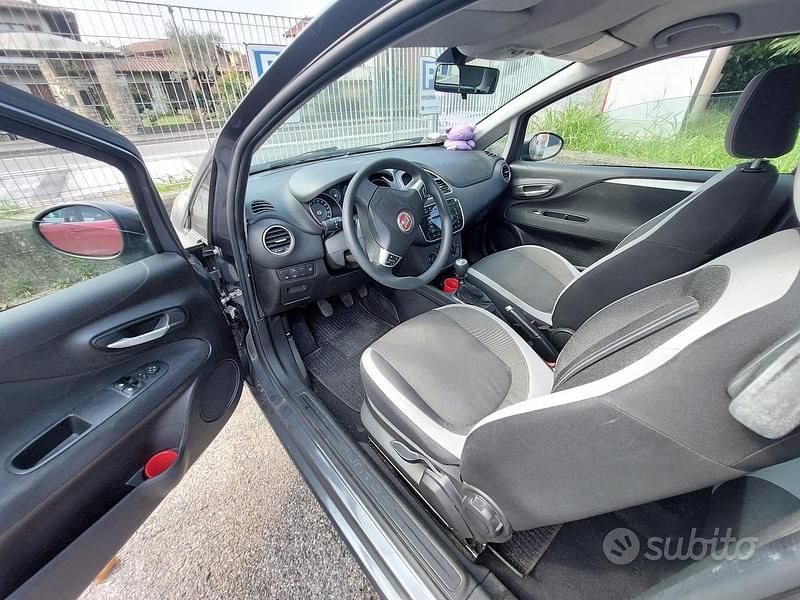 Usata 2012 Fiat Punto Due volumi | 4500 € (Buon prezzo) - Immagine 1/4